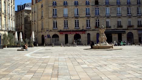 Parliament-Square-in-with-four-winds-fountain-during-the-COVID-19-pandemic,-Rotation-reveal-shot