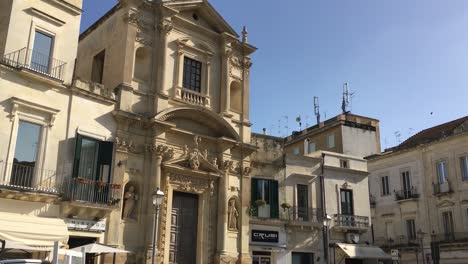 Die-Kirche-Der-Heiligen-Maria-Von-Der-Gnade-In-Lecce,-Italien