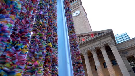 Un-Millón-De-Sars-Al-Festival-De-Violencia-Ebd,-Brisbane-Frente-Al-Ayuntamiento-En-King-Goerge-Square