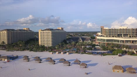 Drohnenaufnahme-Des-JW-Marriot-Resort-Auf-Marco-Island,-Florida-Bei-Sonnenuntergang