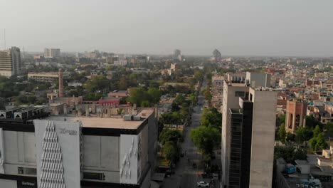 Vista-Aérea-De-La-Ciudad-De-Lahore-En-Pakistán-Con-Bloque-De-Oficinas-A-La-Vista