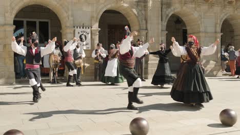 Traditional-Muiñeira-Dance-In-Galicia---Group-Of-Dancers-In-Mask-And-Traditional-Costume-Performing-In-The-Street-Amidst-The-COVID-19-Pandemic-In-Lugo,-Spain