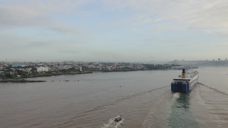 Ferry-boat-near-Santo-Domingo-coast