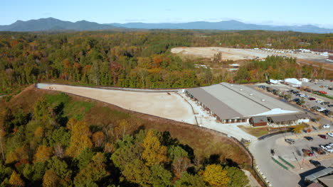 Luftaufnahme-Einer-Reitanlage-In-Der-Malerischen-Landschaft-North-Carolinas