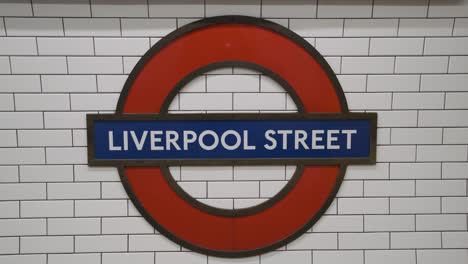 U-Bahn-Station-Liverpool-Street-Roundel