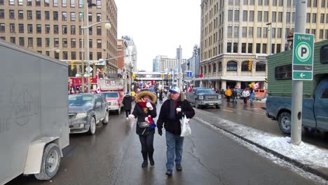 Civiles-Protestando-En-Las-Calles-De-Canadá