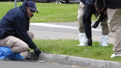 FBI-Agents-Searching-The-Ground-For-Evidences-At-The-Scene-Of-A-Racial-Shooting-In-Buffalo,-New-York