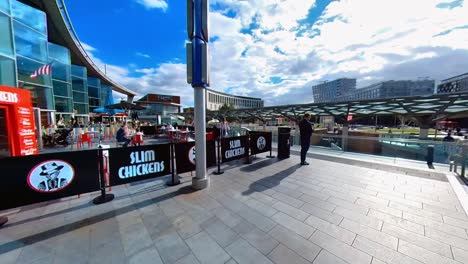 Die-Terrasse-Und-Der-Chavasse-Park,-Normalerweise-Bekannt-Als-Der-Ort-Zum-Essen-Im-Stadtzentrum-Von-Liverpool