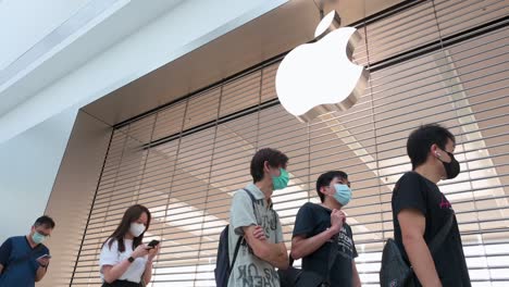 Shoppers-queue-in-line-outside-the-Apple-official-store-during-the-launch-day-of-the-new-iPhone-14-series-smartphones-in-Hong-Kong