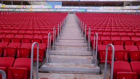 Escalera-Y-Asientos-Vacíos-En-El-Estadio-Mane-Garrincha-En-Brasilia