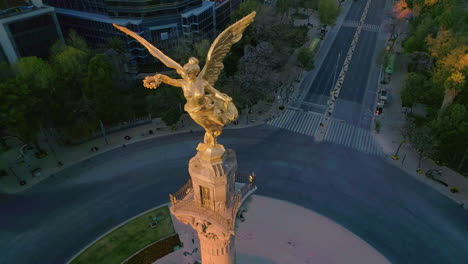 Toma-Aérea-De-Rascacielos-En-El-Paseo-De-La-Reforma-Ciudad-De-México