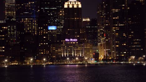 Panoramic-view-of-the-Chicago-skyline-from-the-northern-side-of-the-downtown