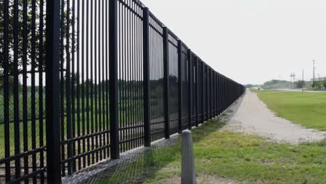 Border-Fence-separating-Del-Rio-Texas-and-Acuna-Mexico