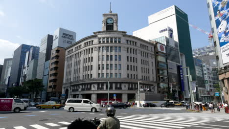 31-De-Julio-De-2019,-Tokio,-Japón:-Un-Lapso-De-Tiempo-De-Las-Compras-Ginza-De-Tokio-En-El-Cruce-Ginza-4-chome,-El-Punto-De-Referencia-De-Ginza