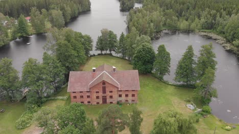 Aerial-footage-of-Gammelstilla-whiskey-in-the-small-village-of-Gammelstilla,-Gästrikland,-Sweden