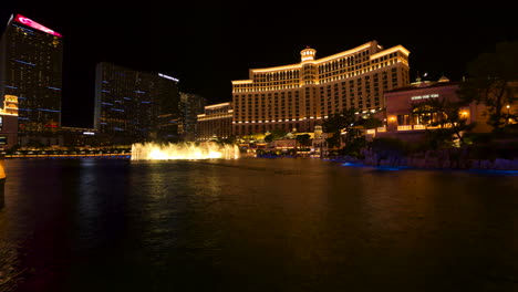 Lapso-De-Tiempo-Del-Espectáculo-De-La-Fuente-Bellagio-En-Las-Vegas-Por-La-Noche