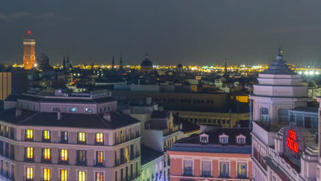 Nachtzeitraffer-Des-Callao-Platzes-In-Madrid-Bei-Nacht-Während-Der-Weihnachtszeit