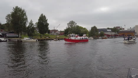 La-Ciudad-De-Fredrikstad-En-Noruega-Tiene-Un-Servicio-De-Ferry-Gratuito-Para-Transportar-Personas-A-Través-De-Los-Diferentes-Canales-De-La-Ciudad