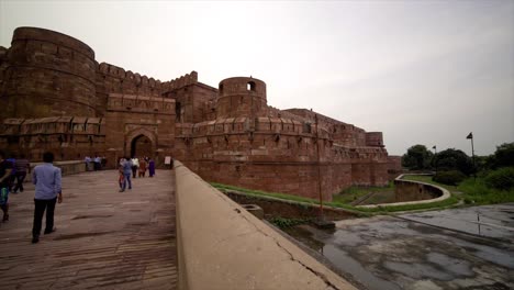 Agra-Fort-is-really-an-entire-red-walled-city,-and-you-can-easily-spend-a-few-hours-browsing-the-different-buildings-and-lookouts-in-the-fortress