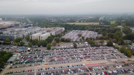 Flugzeuge,-Die-Am-Flughafen-Gatwick-Landen,-Blick-Aus-Dem-Flugzeugfenster