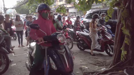 Nachmittags-Stau-Für-Motorroller-In-Saigon