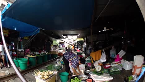 An-exciting-train-ride-to-Mae-Klong-Railway-Market