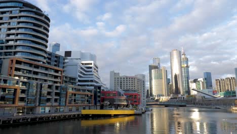 Yarra-riverside---skyline-view-at-sunset