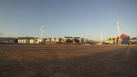 Golden-Light-Evening-Pavestone-Carrera-De-Karts-En-Knysna,-África-Del-Sur