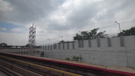 Vista-Desde-El-Metro-En-Baiyappanahalli,-Bangalore,-India