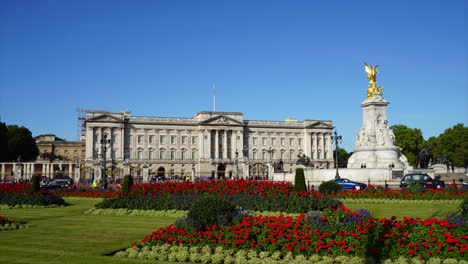 London-England,-circa-:-timelapse-London-City-with-Victoria-Memorial-and-Buckingham-Palace-in-UK