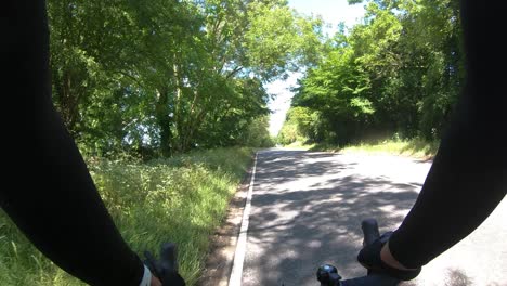 POV-Radfahren-Auf-Der-A413-Amersham-Road-Mit-Vorbeifahrendem-Verkehr