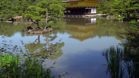 Der-Tempel-Kinkaku-ji-Ist-Bekannt-Für-Die-Shariden-–-Die-Reliquienhalle