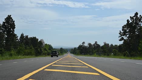 Carretera-Al-Parque-Nacional-Pha-Taem,-Ubon-Ratchathani,-Tailandia