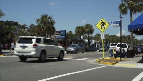 Straßenansicht-Des-Folly-Beach-Strip-An-Einem-Sonnigen-Tag,-Statisch