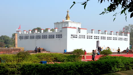 El-Templo-Sagrado-Maya-Devi,-El-Lugar-De-Nacimiento-De-Gautama-Buddha-Y-El-Pilar-Ashoka-En-Lumbini-Nepal