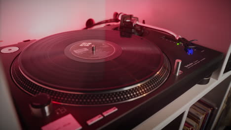 Slider-shot-of-Technics-SL1200-MK2,-legendary-turntable-from-the-seventies