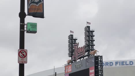 Neigung-Mit-Fokusverschiebung-Vom-Banner-Zum-Detroit-Tigers-Comerica-Park