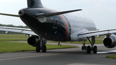 Ground-Crew-Marshaller-Guiding-Passenger-Airplane-on-the-Taxiway