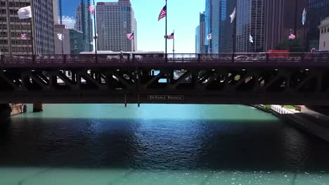 Toma-De-Dron-Del-Puente-Dusable-En-Chicago