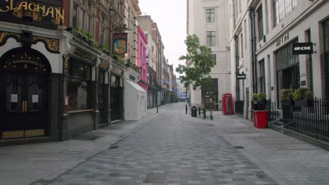 Encierro-En-Londres,-Bandeja-De-Cardán-En-Cámara-Lenta-De-Calle-Real-Vacía,-Soho,-Sin-Gente,-Durante-La-Pandemia-De-Covid-19-2020