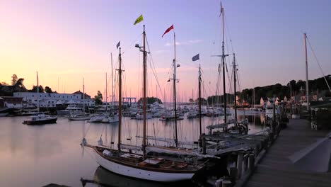 Schwenken-Camden-Harbour-Bei-Sonnenuntergang