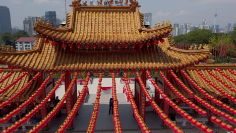 Hundreds-of-Chinese-paper-lanterns-hanging-in-the-courtyard-of-Thean-Hou-Temple,-Kuala-Lumpur,-Malaysia