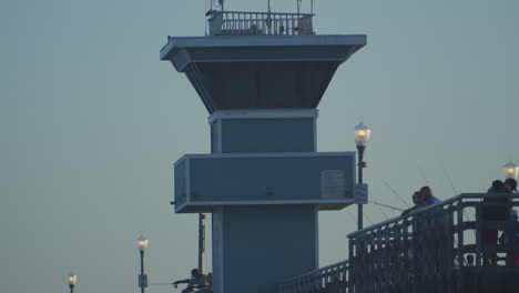 Menschen-Angeln-Am-Seal-Beach-Pier