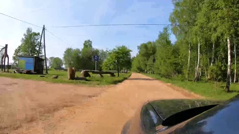 Conducir-El-Coche-Por-Un-Camino-De-Grava,-Lapso-De-Tiempo