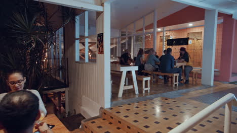 Night-shot-of-restaurant-in-San-Josè---Costa-Rica