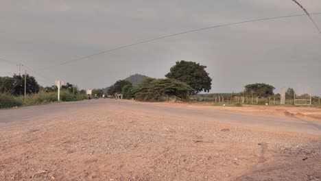 Timelapse-Del-Camino-A-La-Montaña-Phnom-Krom