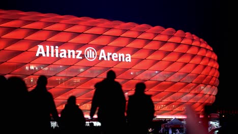 Beleuchtete-Arena-Des-Deutschen-Fußballvereins-FC-Bayern-München