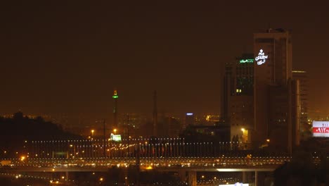 Disparo-De-Horizonte-Nocturno-De-Edificios-En-Teherán,-Irán-Tomado-Del-Parque-Ab-o-atash