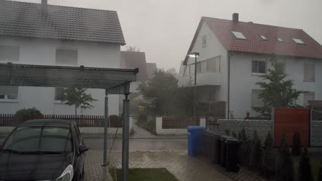 Fuertes-Lluvias-Y-Tormentas-En-Un-Barrio-Alemán