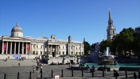 Londres,-Inglaterra,-Circa:-Timelapse-Trafalgar-Square-En-La-Ciudad-De-Londres,-Reino-Unido